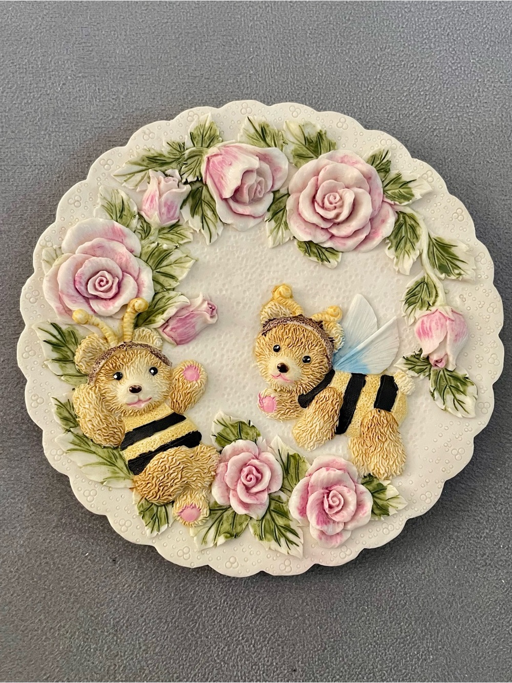 Popular Imports 1997 Teddy Bear Bees with Flowers Raised Cast Resin Decorative